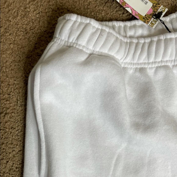 White sweatpants with pockets NWT!! - Picture 8 of 8